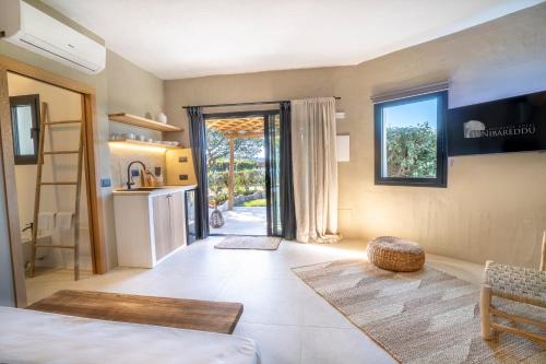 Postel nebo postele na pokoji v ubytování Residence Hotel Lu Nibareddu
