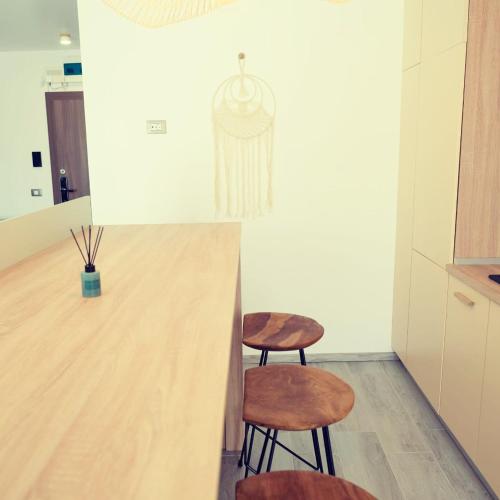two stools sitting at a counter in a kitchen at Cosmic Studios NorD10 By Alezzi in Năvodari