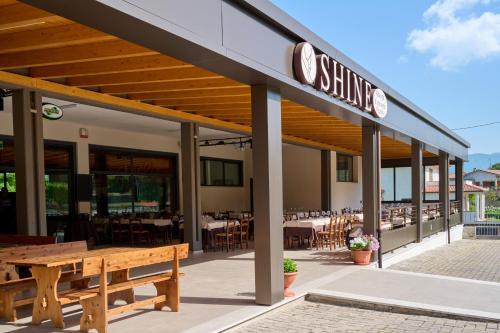a restaurant with tables and chairs in front of it at Albergo Shine in Acqualagna