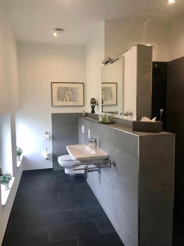 Gambar di galeri bagi Weinlofts an der Mosel mit E10 Ladestation di Köwerich