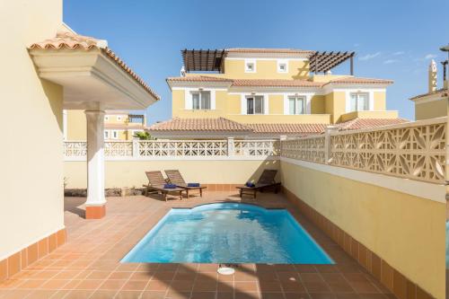 Preciosa Villa Con Piscina Privada - Villa MaPo
