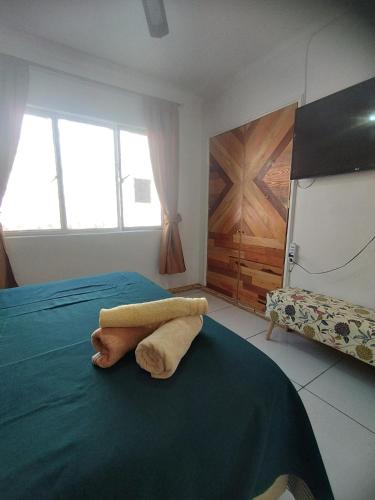 Una cama o camas en una habitación de Aji Verde Hostel