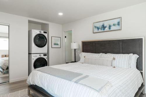 a white bedroom with a large bed and a washing machine at The Rosemont III - La Jolla Luxury in San Diego
