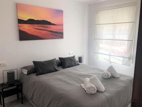 A bed or beds in a room at Apartamento renovado en Barrio de los Pescadores