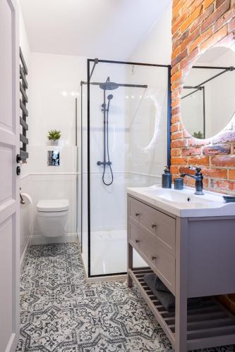 Bilik mandi di Apartamenty Stare Cegły