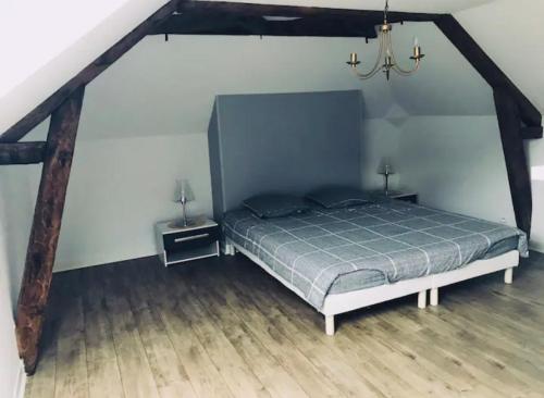 Un pat sau paturi într-o cameră la Duplex de charme 70m2 proche de Honfleur