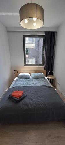 מיטה או מיטות בחדר ב-Central Apartments Ogrody 2 & Parking