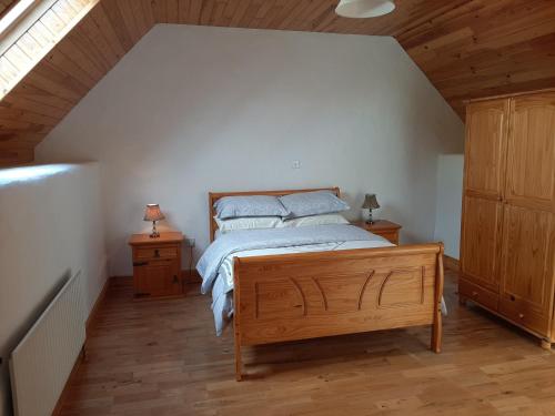 Postel nebo postele na pokoji v ubytování Traditional Cosy Cottage with beautiful views