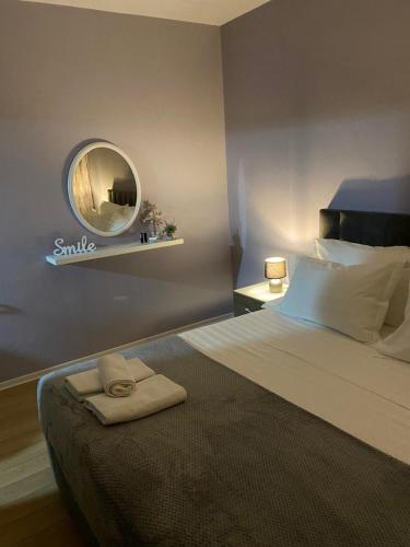 เตียงในห้องที่ Veranda Apartment