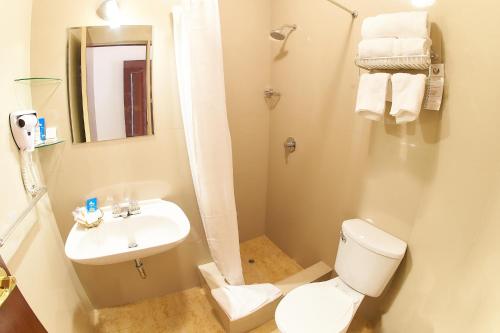 Ένα μπάνιο στο Hotel Los Tambos Colonial