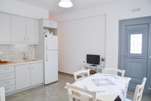 Dapur atau dapur kecil di Matilda Milos - Cycladic Living