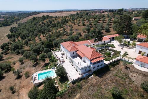 an aerial view of a house with a swimming pool at Quinta da Marmela in Torres Novas