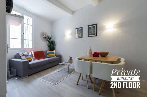PRIVATE BUILDING, 4 APTS, UNIQUE AT NICE- OLD TOWN