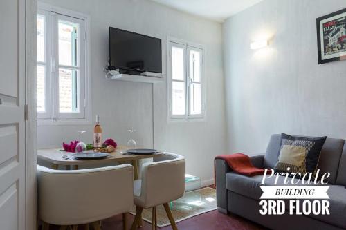 PRIVATE BUILDING, 4 APTS, UNIQUE AT NICE- OLD TOWN