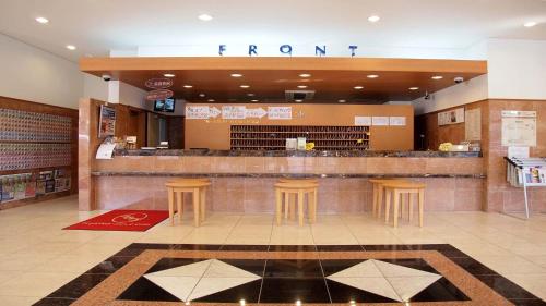 Lobby o reception area sa Toyoko Inn Shin-yamaguchi-eki Shinkansen-guchi