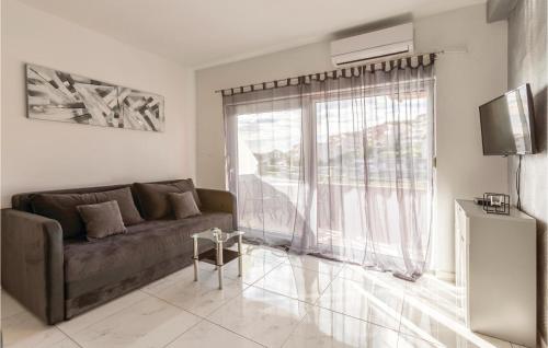 One-Bedroom Apartment In Podstrana