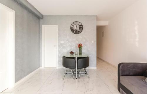 One-Bedroom Apartment In Podstrana