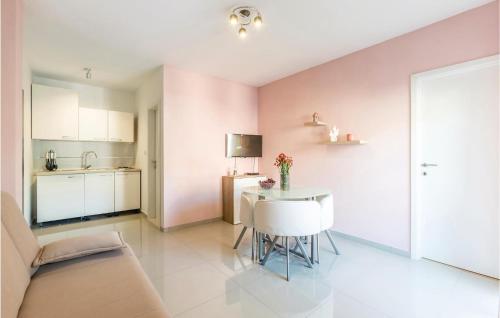 One-Bedroom Apartment In Podstrana
