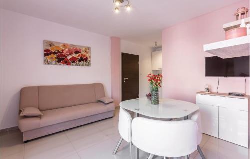 One-Bedroom Apartment In Podstrana