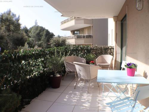 Bel appartement T3 avec terrasse à Cavalaire-sur-Mer - FR-1-100-270
