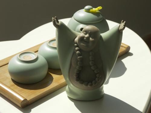a vase with a face on it next to three jars at 大理涵墅 HillSea in Dali