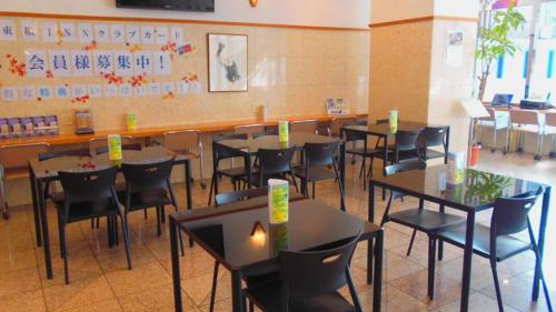 a classroom with tables and chairs in a cafeteria at Toyoko Inn Kurashiki-eki Minami-guchi in Kurashiki