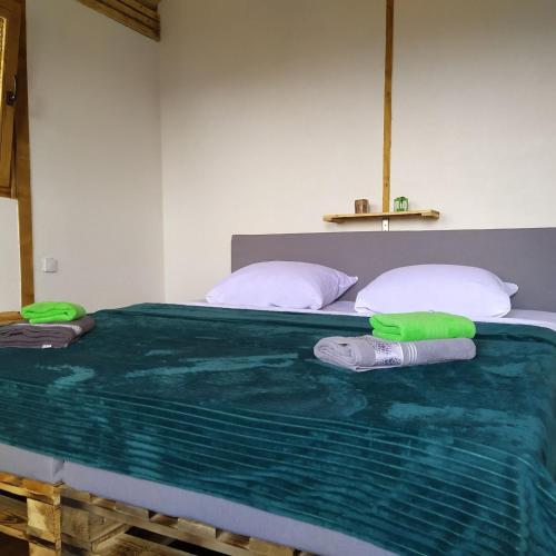 Postel nebo postele na pokoji v ubytování Bosnian Pyramid Glamping