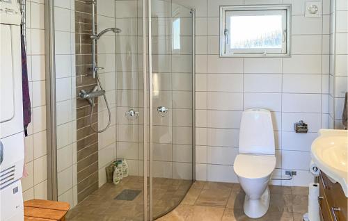 Koupelna v ubytování Beautiful Home In Skummeslvsstrand With Kitchen