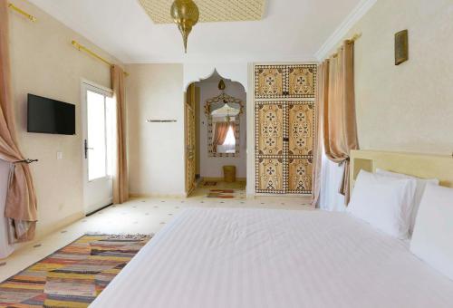Ένα ή περισσότερα κρεβάτια σε δωμάτιο στο Villa du Cedre
