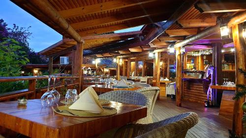 Restoran atau tempat lain untuk makan di Lodge Roche Tamarin