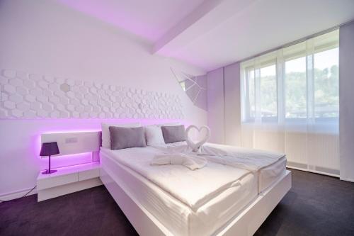 Ένα ή περισσότερα κρεβάτια σε δωμάτιο στο Niro Residence