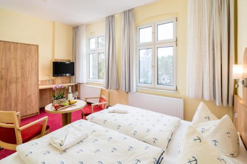 Postel nebo postele na pokoji v ubytování Hotel Seestern