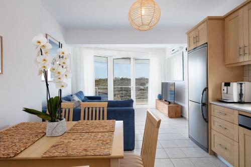 Η κουζίνα ή μικρή κουζίνα στο Tersanas Seaside Apartment