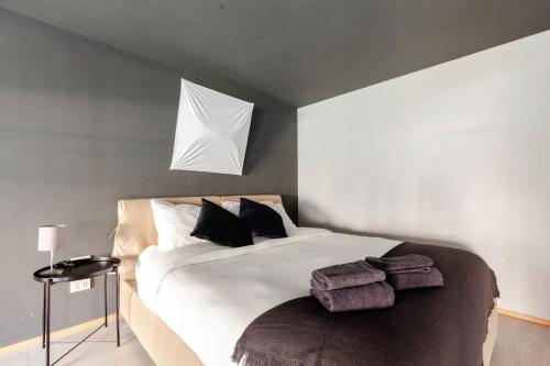Design spacious loft in Navigli - hosted by Sweetstay