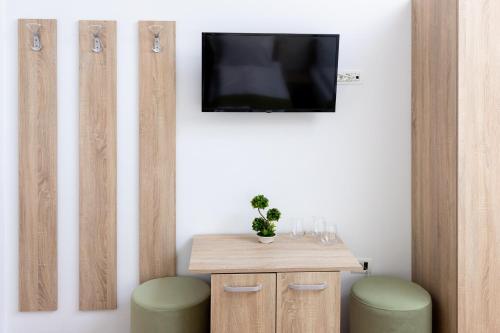 Μια τηλεόραση ή/και κέντρο ψυχαγωγίας στο MARCONI GUESTHOUSE