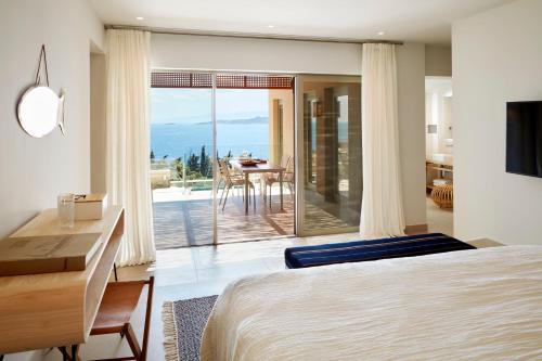 Кровать или кровати в номере Eagles Villas - Small Luxury Hotels of The World
