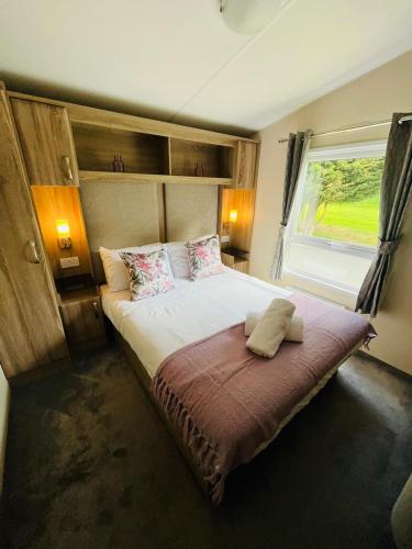 Postel nebo postele na pokoji v ubytování Wentbridge Lodge with Hot Tub