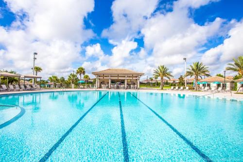 Stunning Home wPrivate Pool, minutes from Disney photo 27