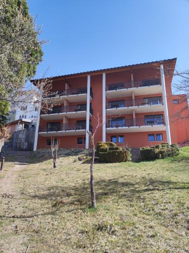 Budova, kde se aparthotel nachází