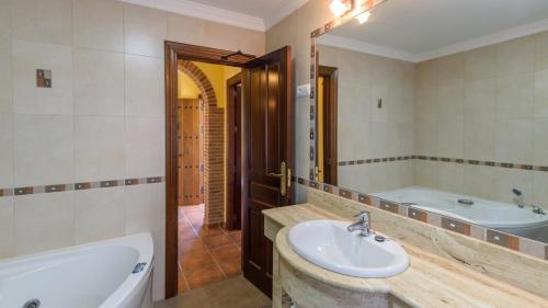 Kúpeľňa v ubytovaní Casa Casana Almáchar by Ruralidays