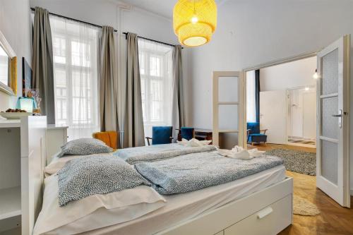 Posteľ alebo postele v izbe v ubytovaní Liberty Square Apartment