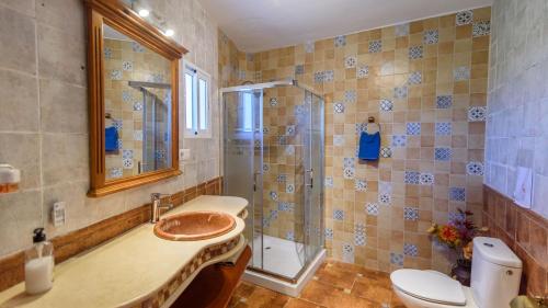 Koupelna v ubytování Villa Los Arcos Alhaurín de la Torre by Ruralidays