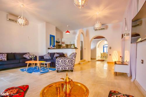 Posezení v ubytování Luxury 8BR Villa with seaview and private pool in Hurghada