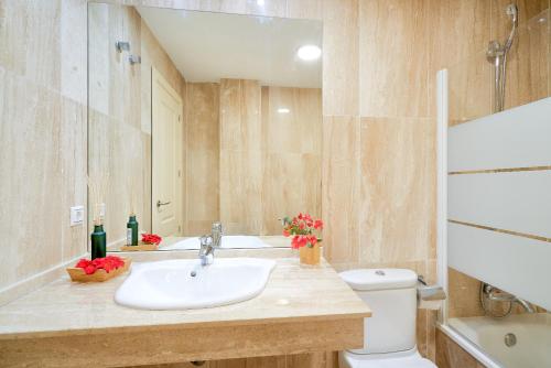 Kúpeľňa v ubytovaní Beach & Golf Design Apartment Marbella