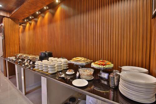 a buffet with plates and dishes on a table at Amritara The Avadh in Badrīnāth