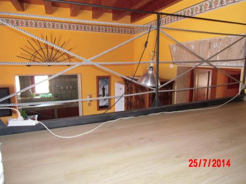 a gymnasium with a wooden floor and a ping pongetitive at Holiday home Santa Flavia in Santa Flavia
