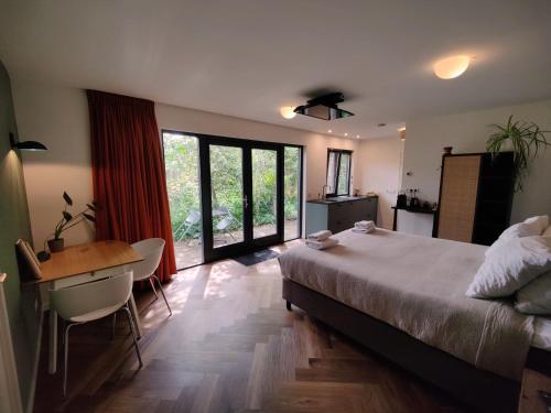 Postel nebo postele na pokoji v ubytování Kwadijkerbos