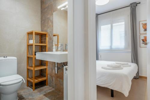 Et badeværelse på Inside Barcelona Apartments Salva