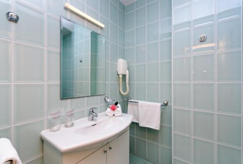 A bathroom at Hotel Epario