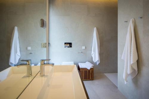 A bathroom at Villa Z6